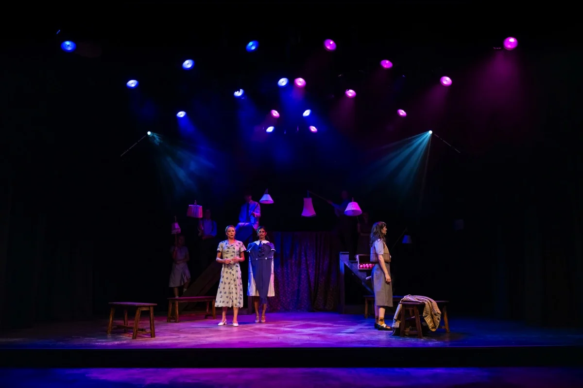 Flora The Red Menace - Lighting and video design