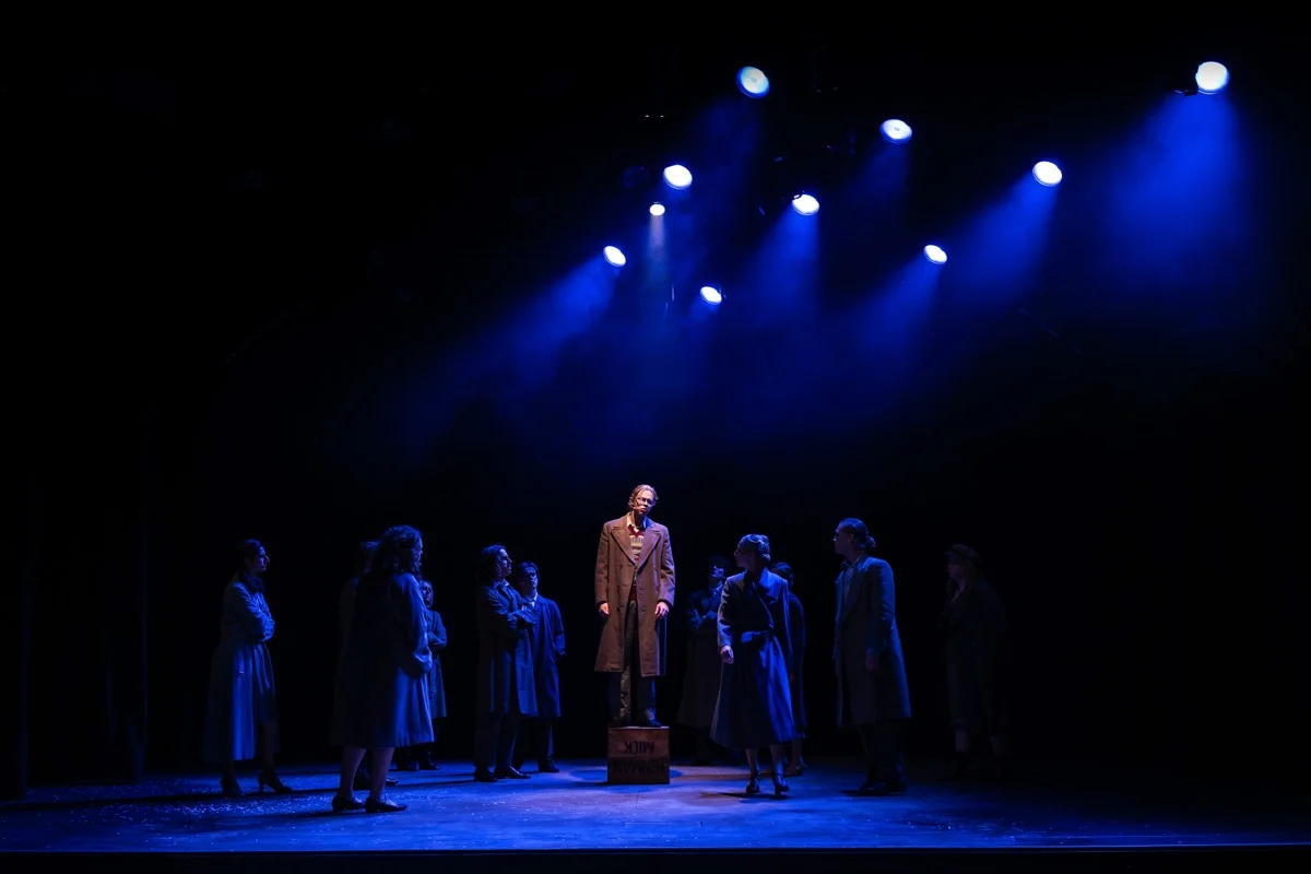 Flora The Red Menace - Lighting and video design