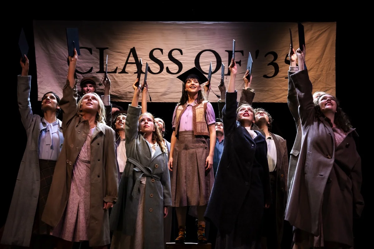 Flora The Red Menace - Lighting and video design