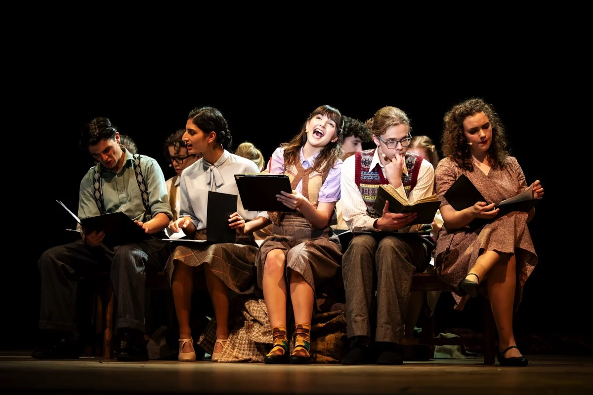 Flora The Red Menace - Lighting and video design