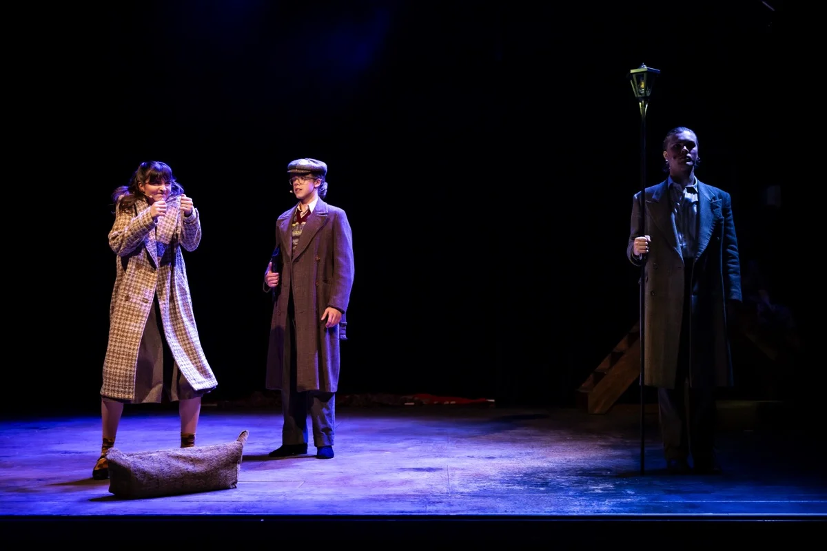 Flora The Red Menace - Lighting and video design